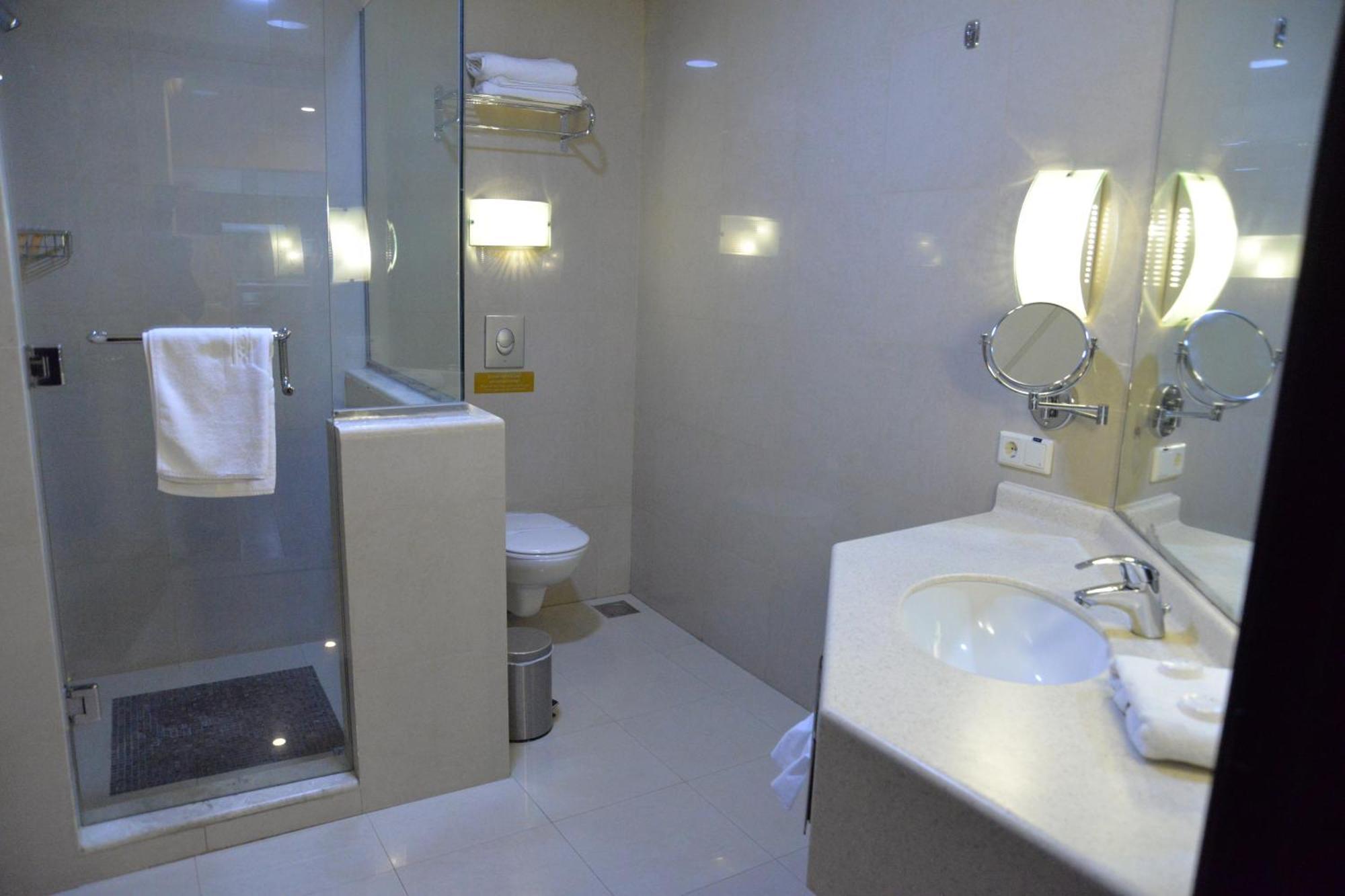 The Palace Suites Al Khobar Exterior photo